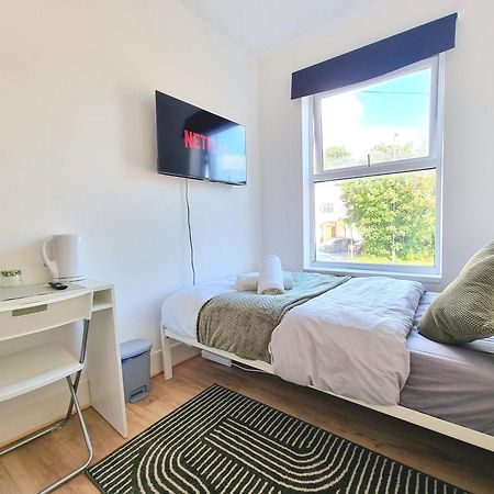 Easy Rooms, London Luton Airport -24 Hour Check-In 外观 照片
